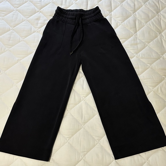 Lululemon Wide Leg Crop - Picture 7 of 7